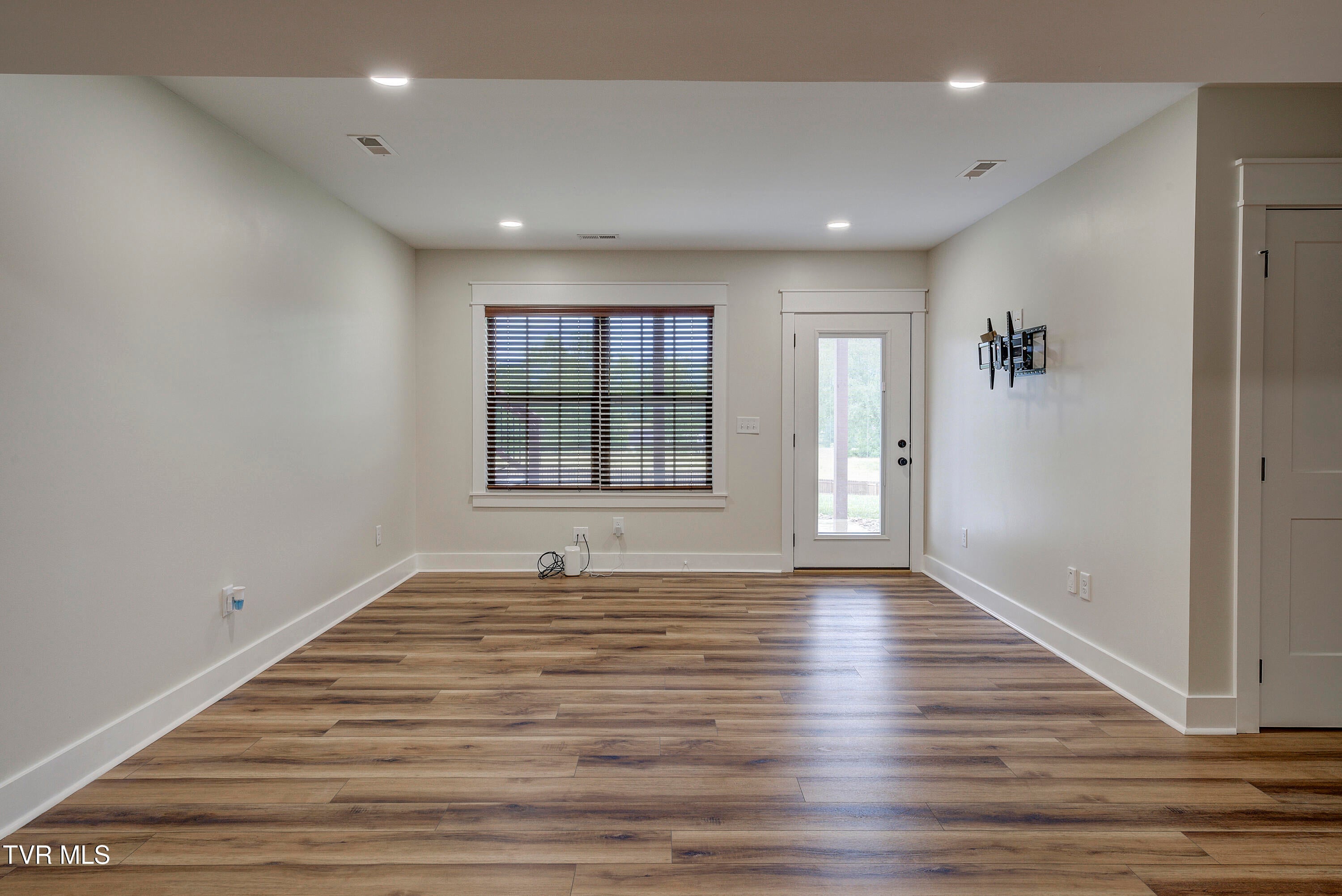 Jonesborough, Tennessee, 37659, United States, 3 Bedrooms Bedrooms, ,3 BathroomsBathrooms,Residential,For Sale,2000910