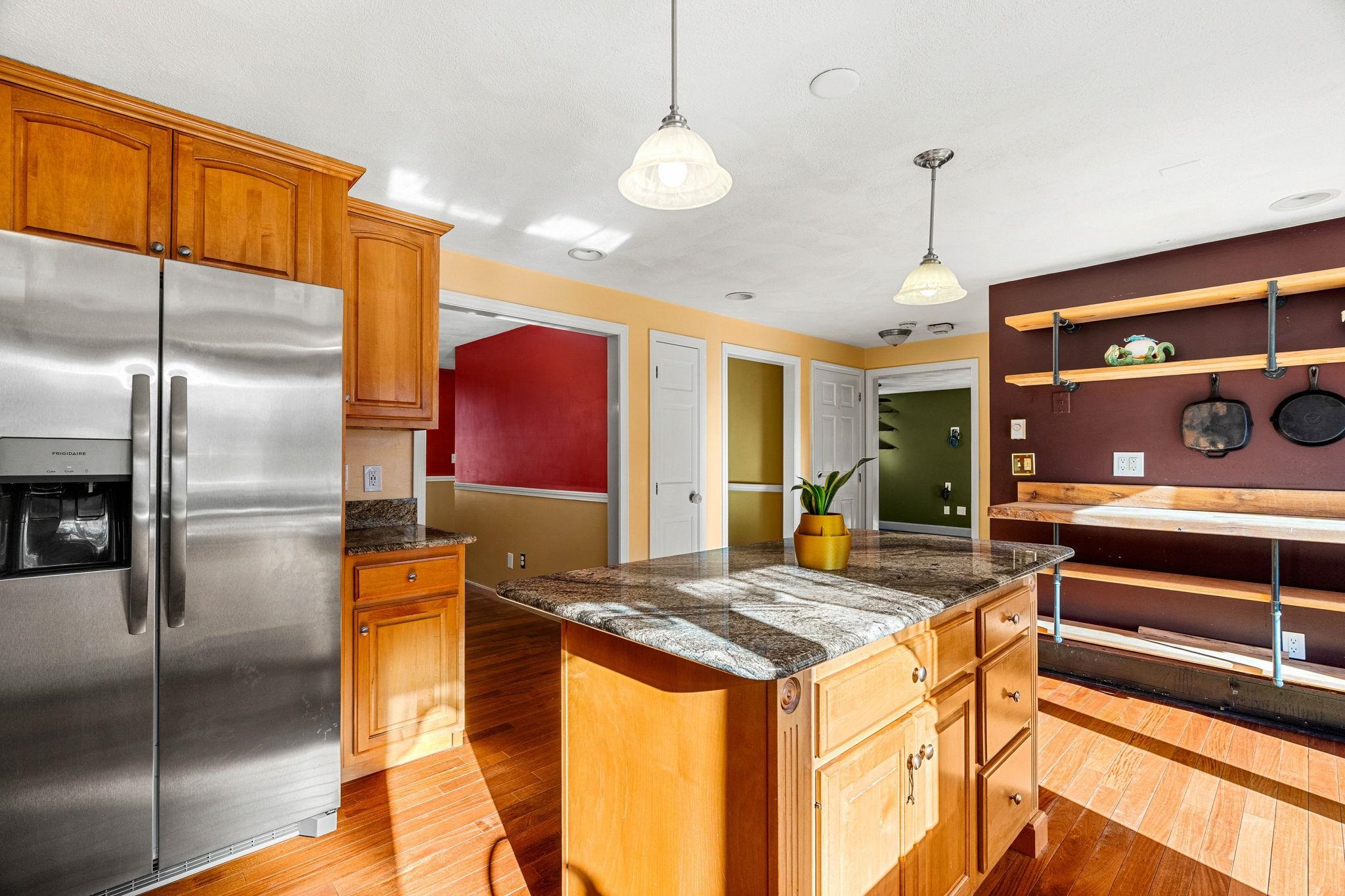 Londonderry, New Hampshire, 03053, United States, 3 Bedrooms Bedrooms, ,4 BathroomsBathrooms,Residential,For Sale,2002282