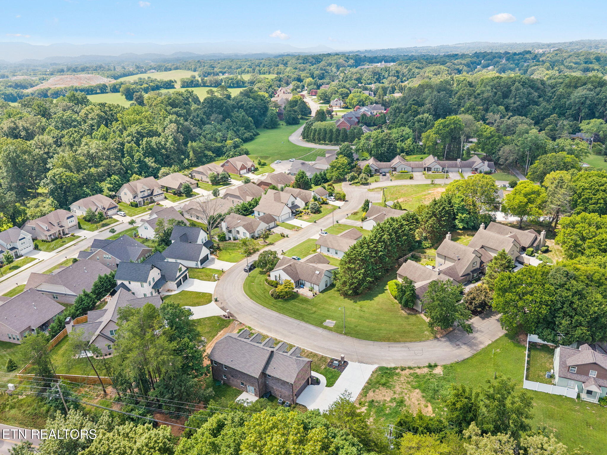 Maryville, Tennessee, 37803, United States, 4 Bedrooms Bedrooms, ,4 BathroomsBathrooms,Residential,For Sale,1874124