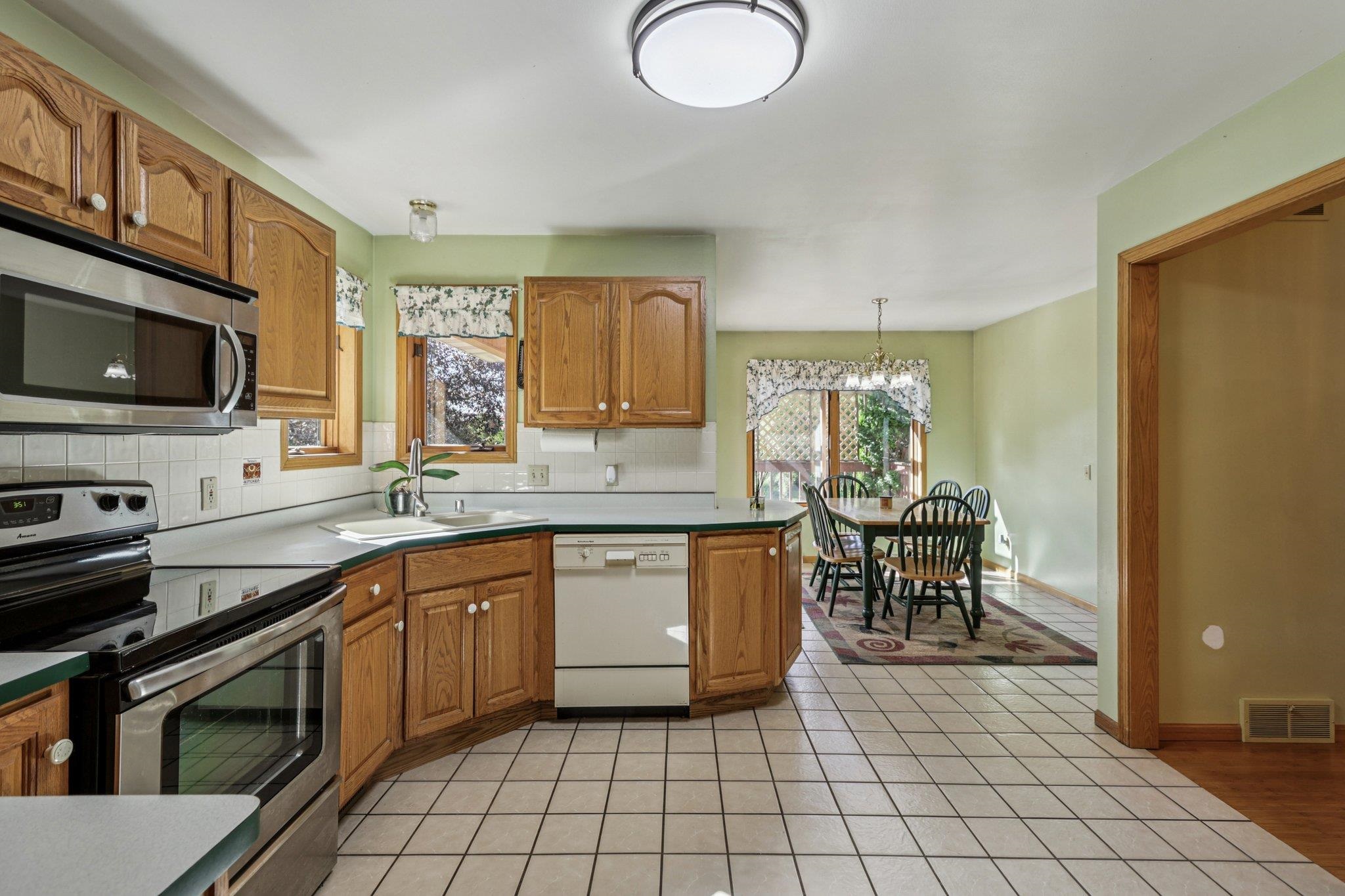 Deforest, Wisconsin, 53532, United States, 3 Bedrooms Bedrooms, ,3 BathroomsBathrooms,Residential,For Sale,1943421