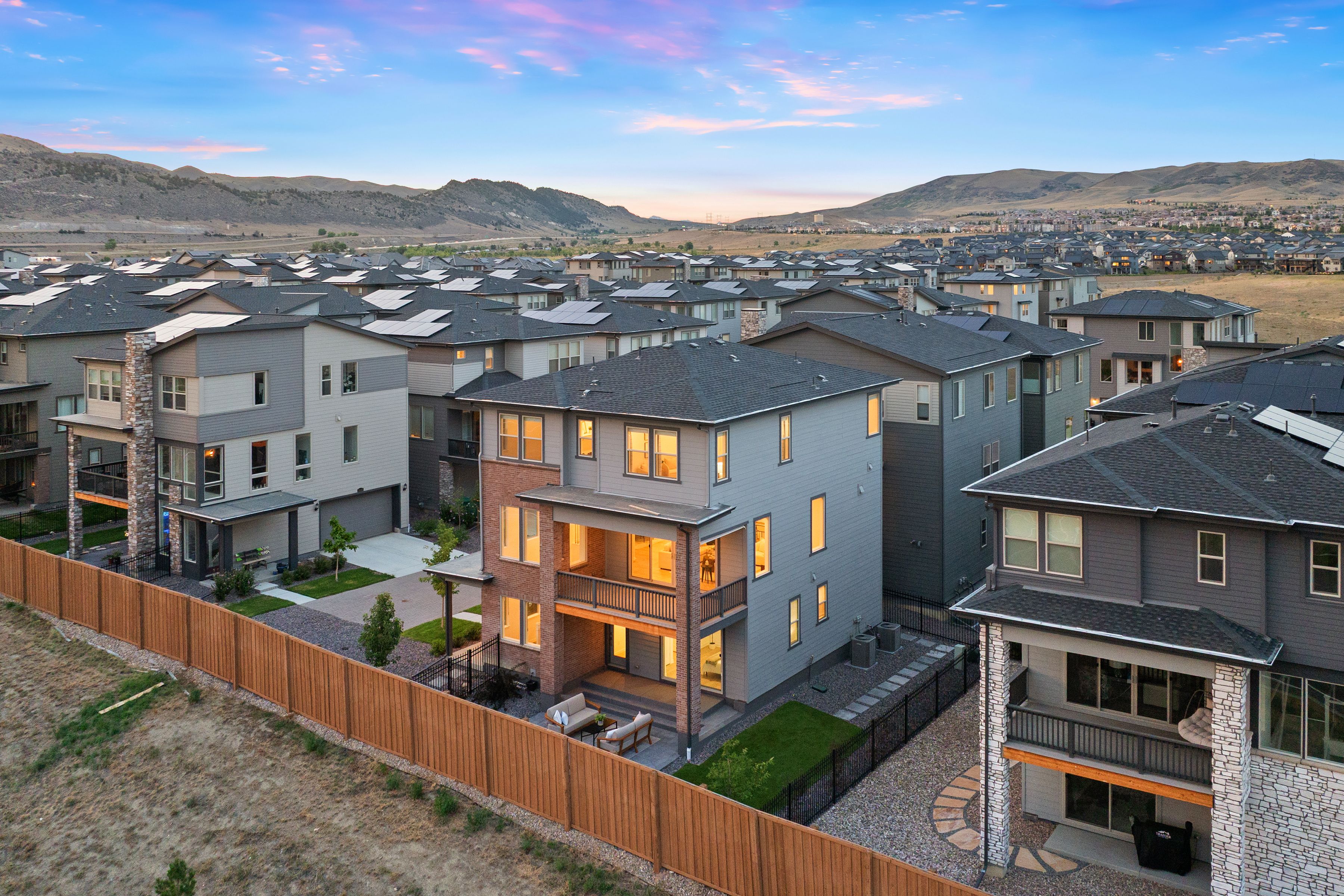  Elevated Colorado Living with 180° Mountain & Reservoir Views - 物件實景