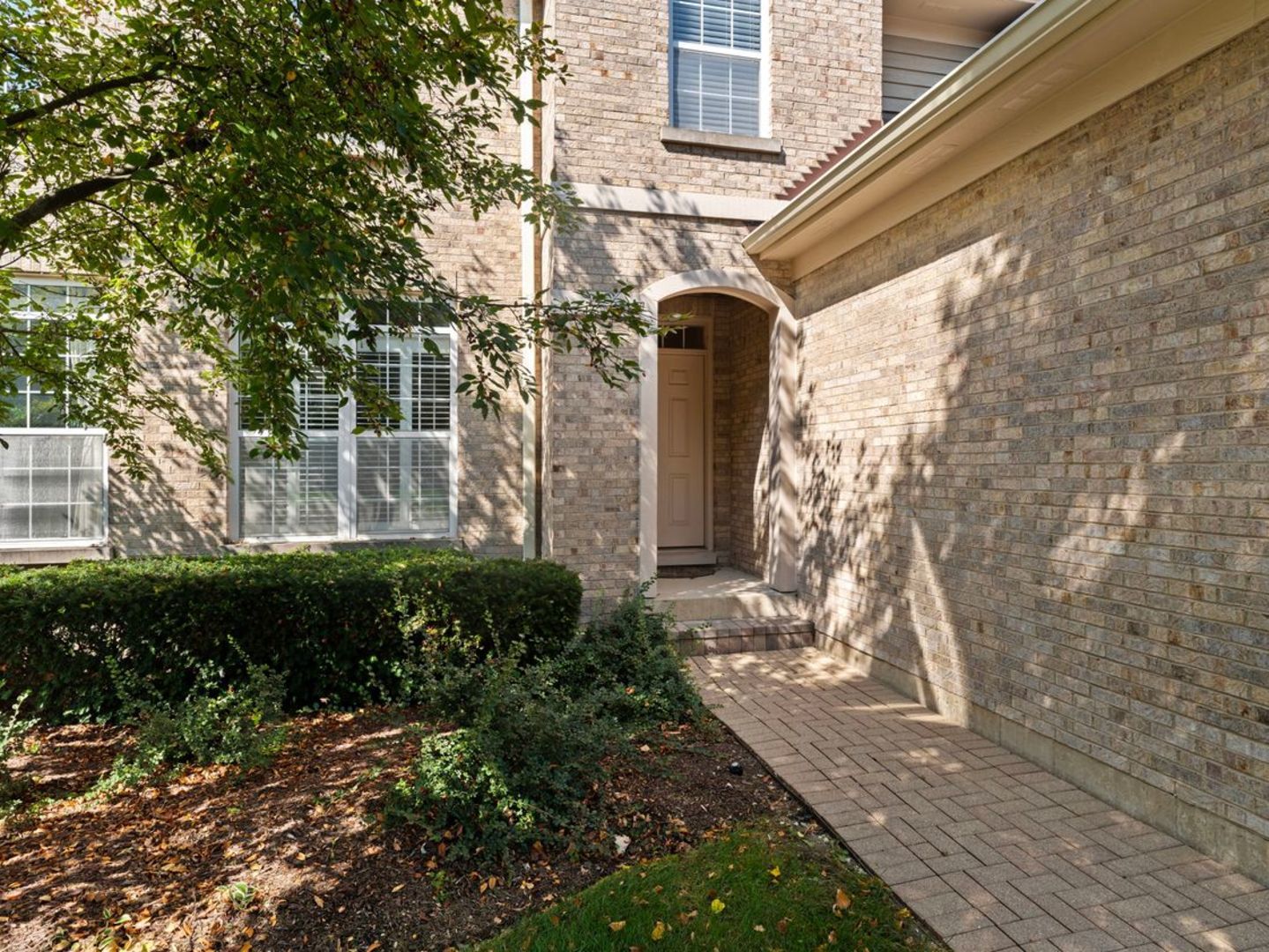 Inverness, Illinois, 60010, United States, 2 Bedrooms Bedrooms, ,3 BathroomsBathrooms,Residential,For Sale,1947275