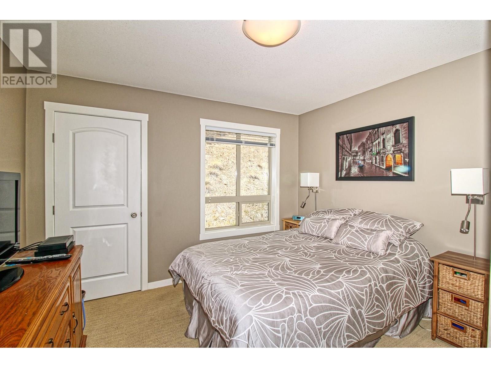 KELOWNA, British Columbia, V1Z 3R8, CA, 3 Bedrooms Bedrooms, ,2 BathroomsBathrooms,Residential,For Sale,1892697