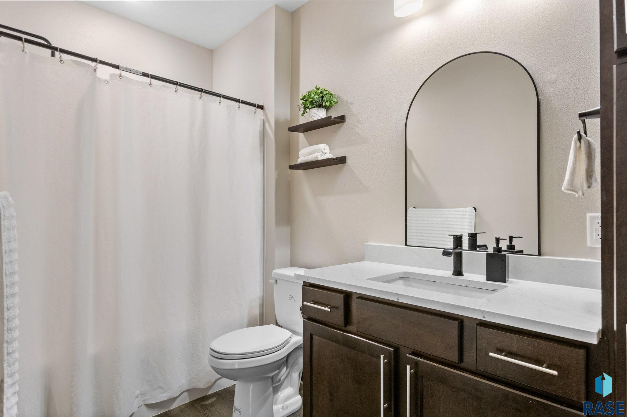 Sioux Falls, South Dakota, 57103, United States, 6 Bedrooms Bedrooms, ,4 BathroomsBathrooms,Residential,For Sale,1898339