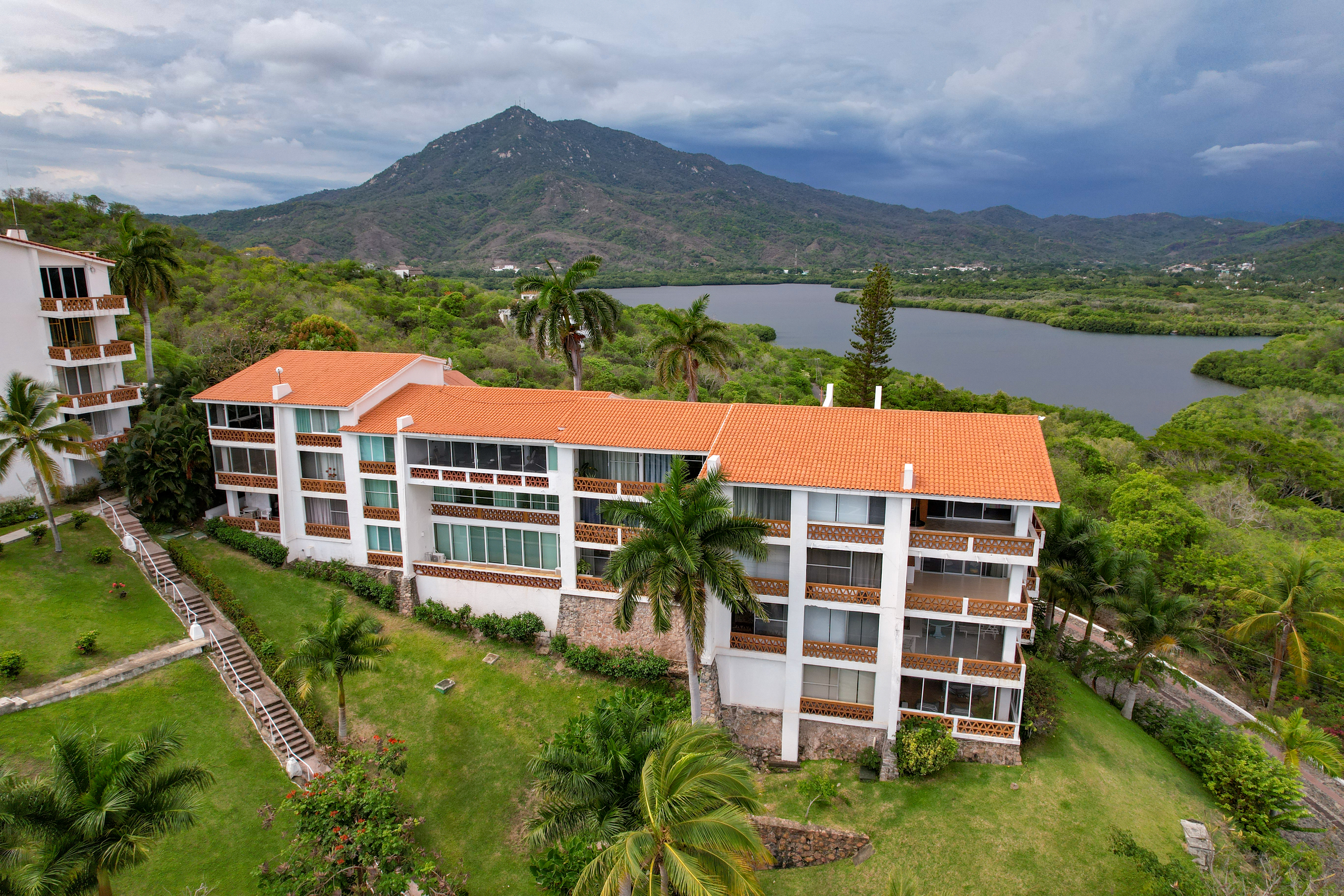  Departamento en venta en Vida del Mar, Manzanillo-planta baja y vista al jardín - 物件實景