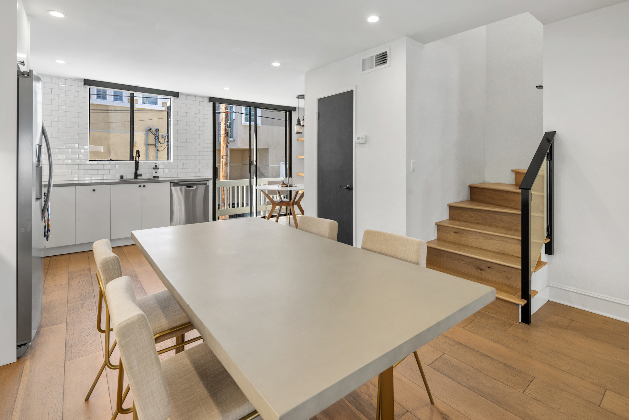 Los Angeles, California, 90025, United States, 2 Bedrooms Bedrooms, ,3 BathroomsBathrooms,Residential,For Sale,1860542