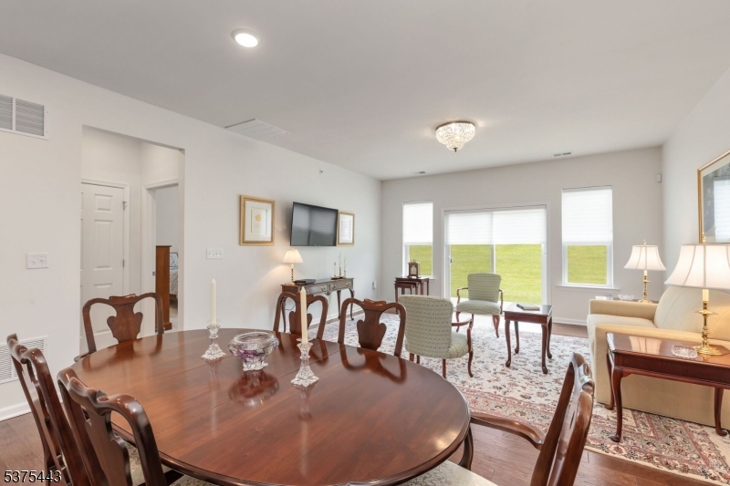 Florham Park Boro, New Jersey, 07932, United States, 2 Bedrooms Bedrooms, ,3 BathroomsBathrooms,Residential,For Sale,1917445
