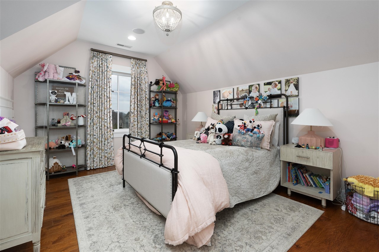 Bowling Green, Kentucky, 42103, United States, 5 Bedrooms Bedrooms, ,5 BathroomsBathrooms,Residential,For Sale,1986458