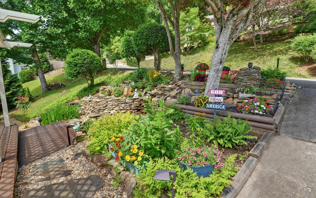 Young Harris, Georgia, 30582, United States, 3 Bedrooms Bedrooms, ,3 BathroomsBathrooms,Residential,For Sale,1974109