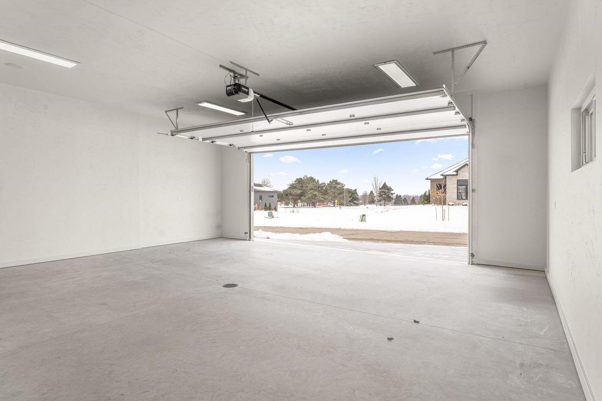 DE PERE, Wisconsin, 54115, United States, 2 Bedrooms Bedrooms, ,3 BathroomsBathrooms,Residential,For Sale,1982656