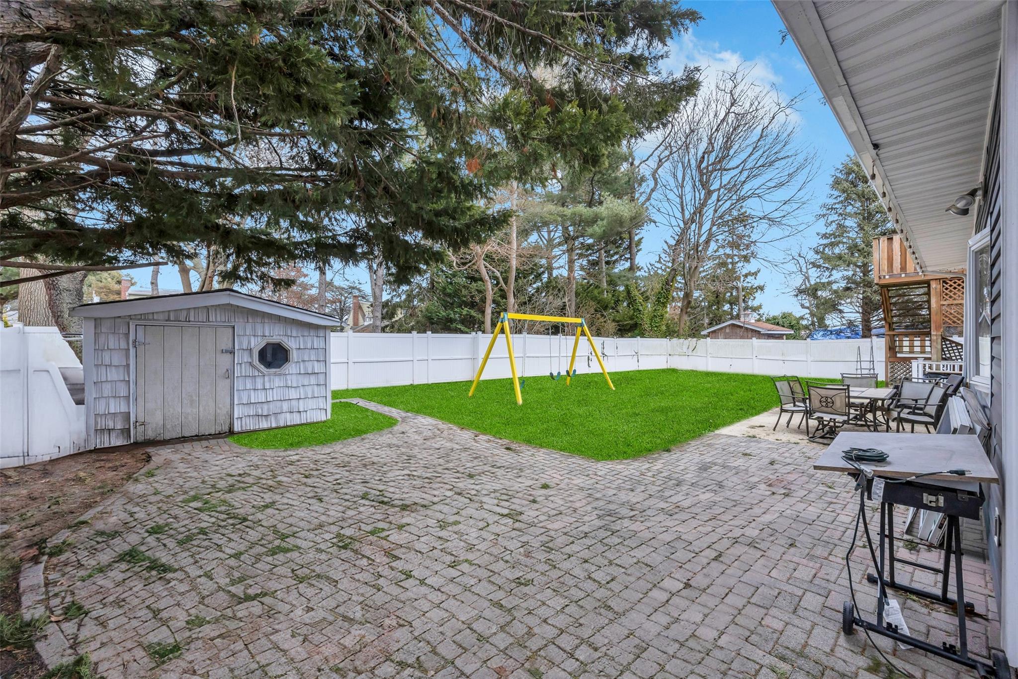Lindenhurst, New York, 11757, United States, 5 Bedrooms Bedrooms, ,3 BathroomsBathrooms,Residential,For Sale,1707777