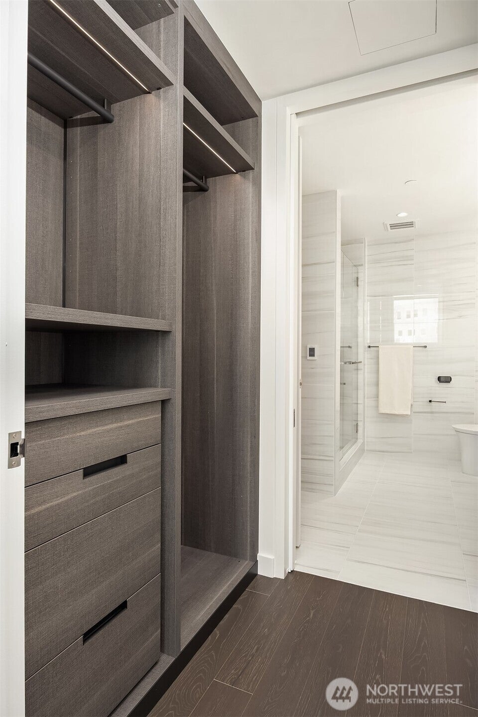 Bellevue, Washington, 98004, United States, 1 Bedroom Bedrooms, ,1 BathroomBathrooms,Residential,For Sale,1987497