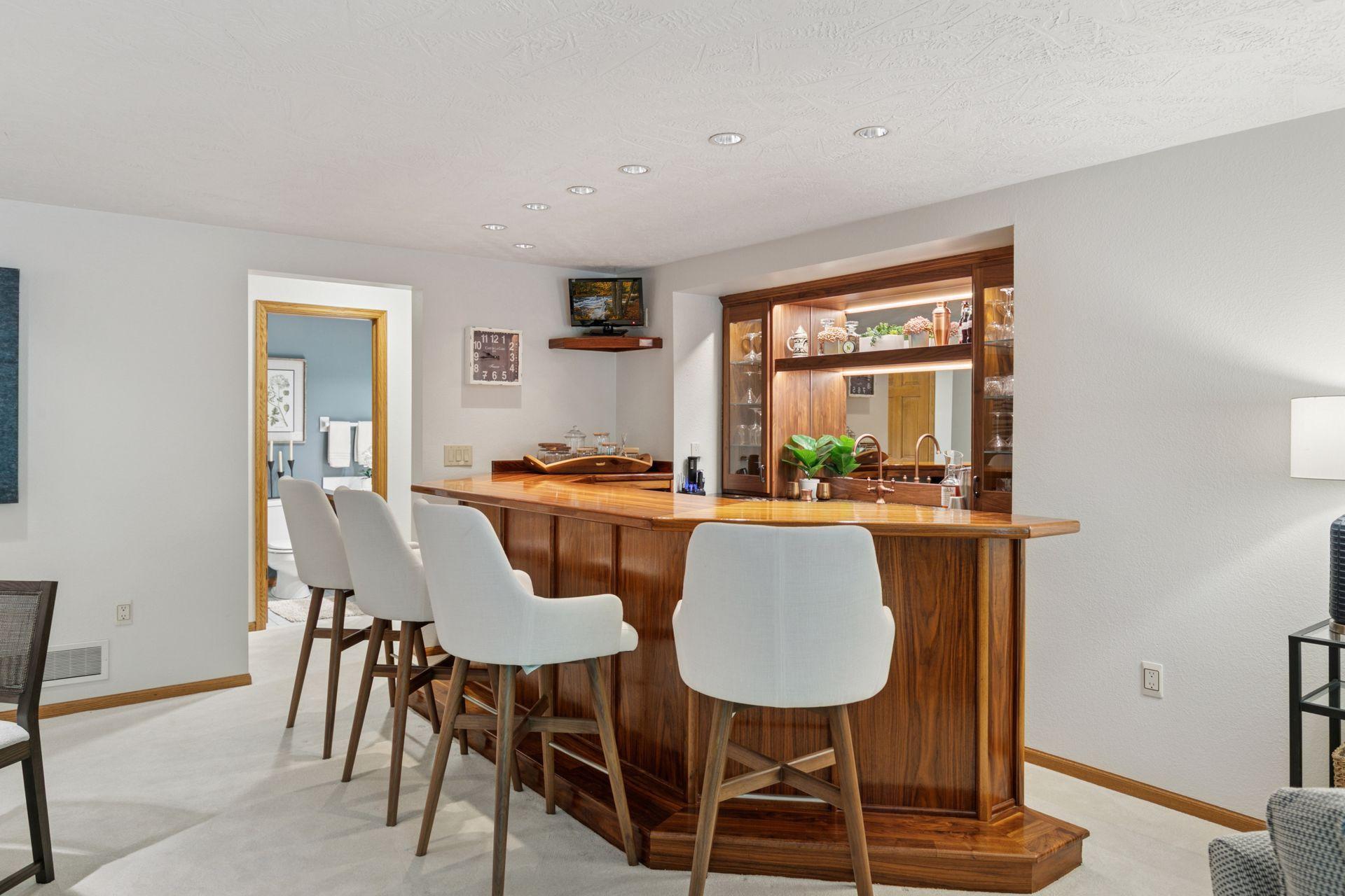 Chanhassen, Minnesota, 55318, United States, 5 Bedrooms Bedrooms, ,2 BathroomsBathrooms,Residential,For Sale,1847378