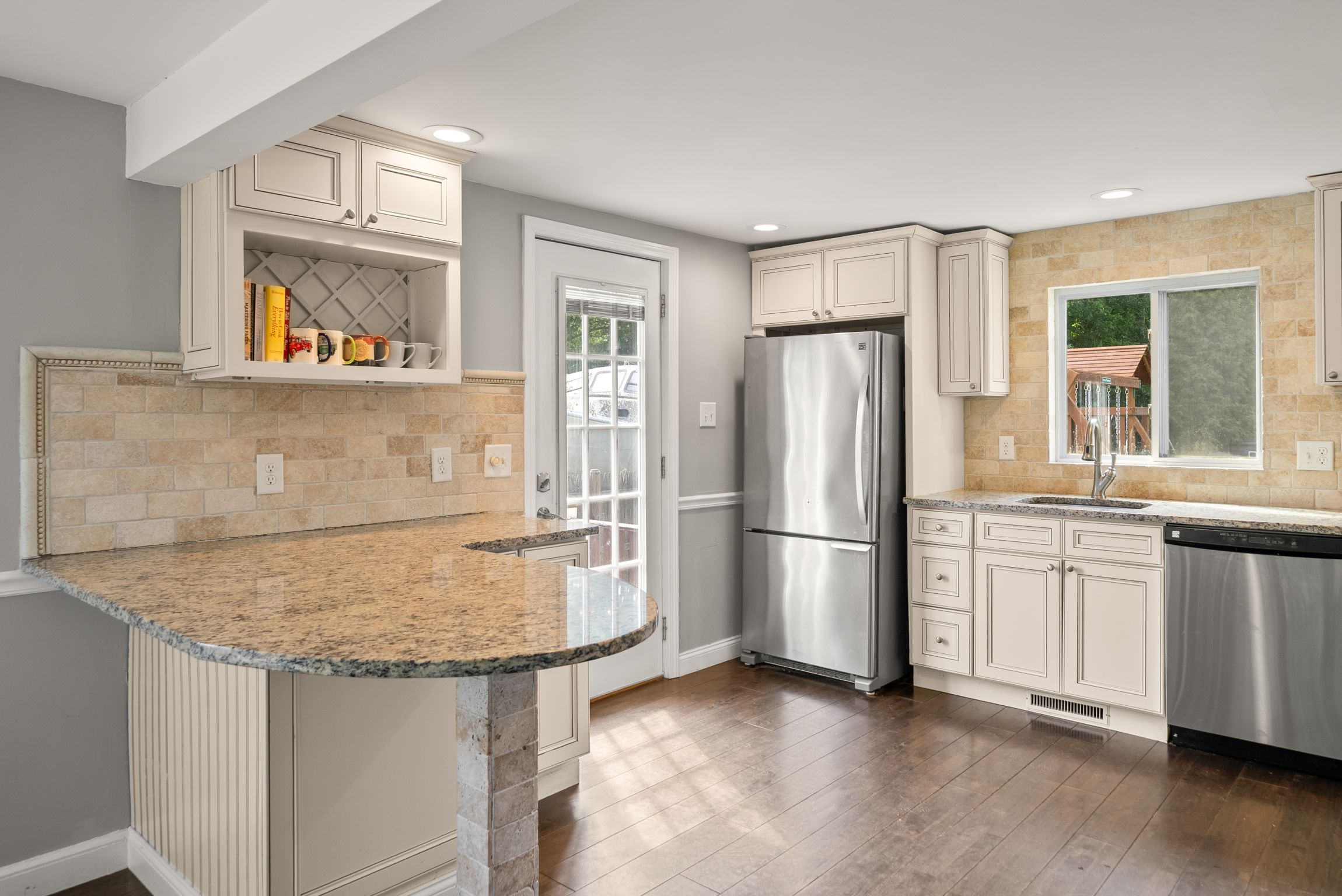  169 Pond St, Cohasset, MA, 02025 - 物件實景