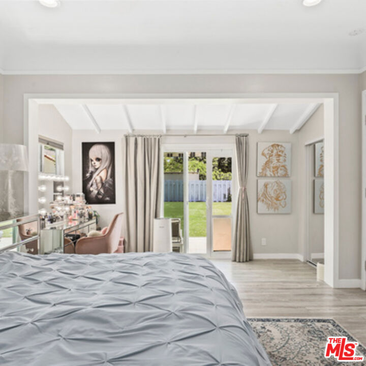 Los Angeles, California, 90048, United States, 3 Bedrooms Bedrooms, ,2 BathroomsBathrooms,Residential,For Sale,1919092