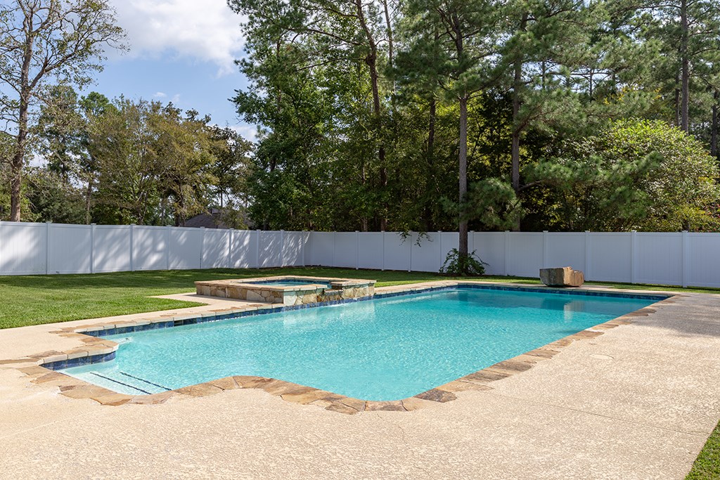 Lufkin, Texas, 75901, United States, 4 Bedrooms Bedrooms, ,5 BathroomsBathrooms,Residential,For Sale,1989881