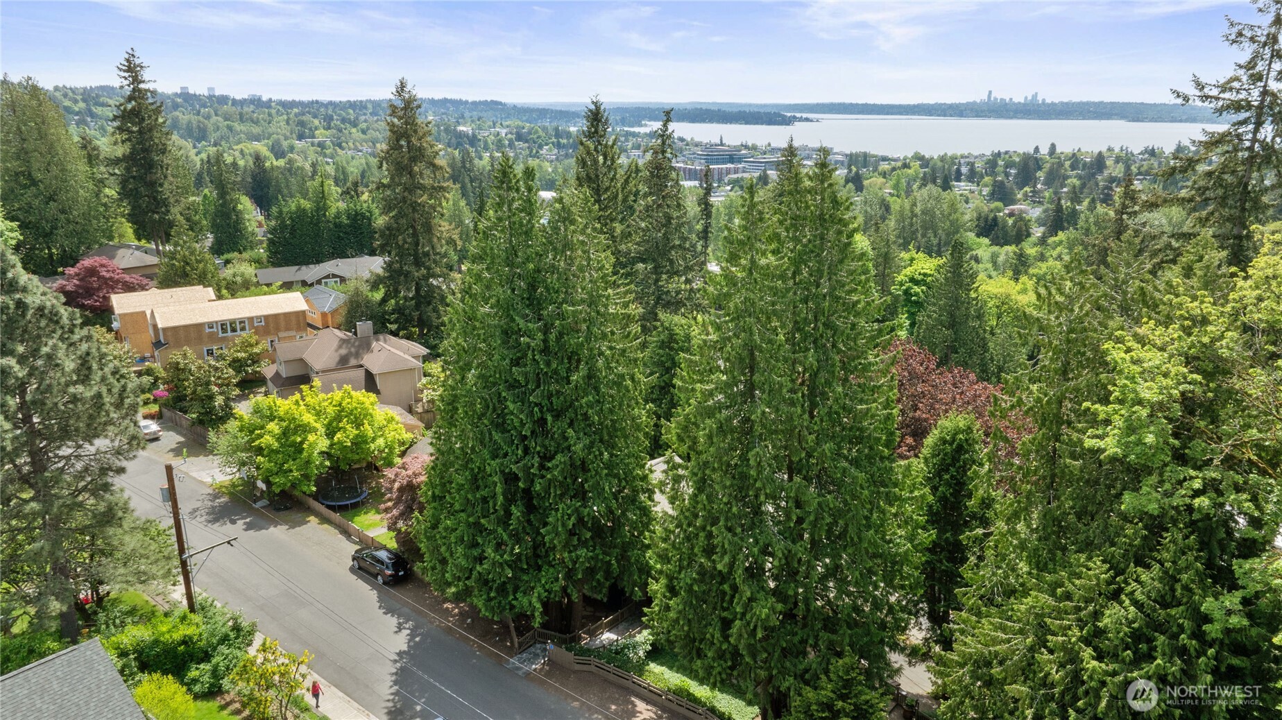Kirkland, Washington, 98033, United States, 4 Bedrooms Bedrooms, ,2 BathroomsBathrooms,Residential,For Sale,1804621