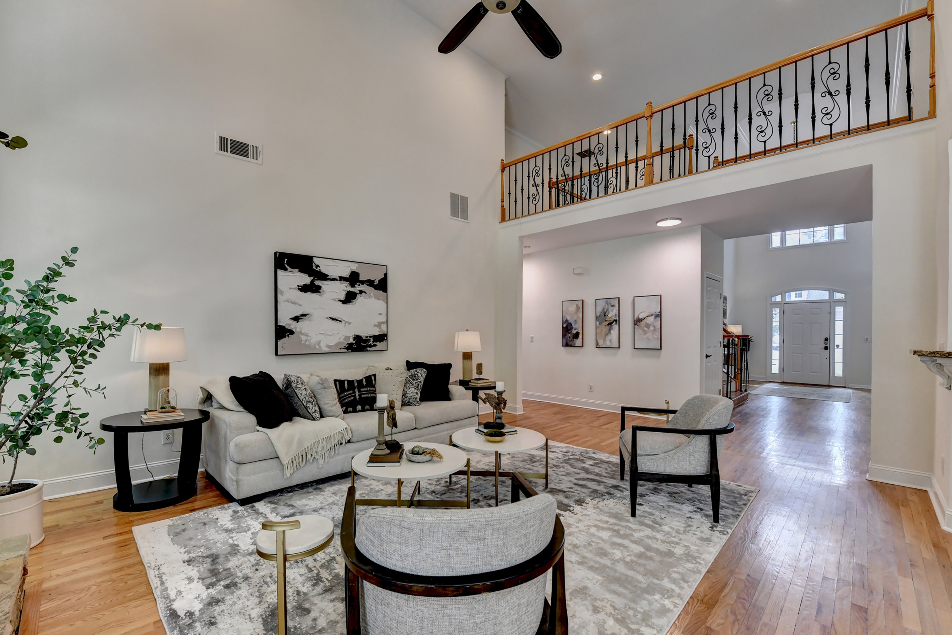  Hard to Find Flat Front Yard with Level Fenced-in Backyard on a Quiet Cul-de-sac - 物件實景