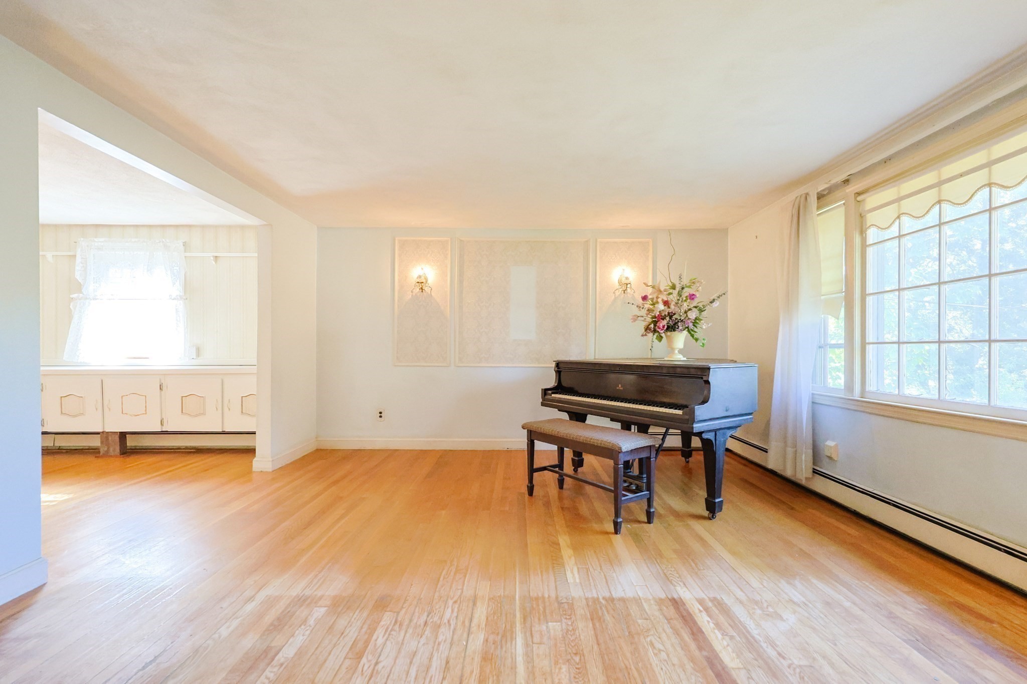 Reading, Massachusetts, 01867, United States, 3 Bedrooms Bedrooms, ,1 BathroomBathrooms,Residential,For Sale,1979486