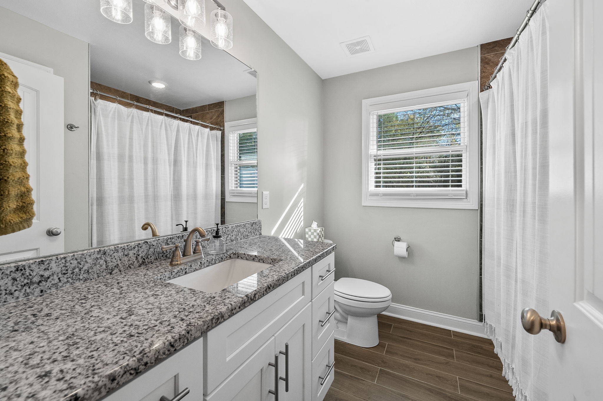 Clarksville, Tennessee, 37040, United States, 4 Bedrooms Bedrooms, ,3 BathroomsBathrooms,Residential,For Sale,1988852