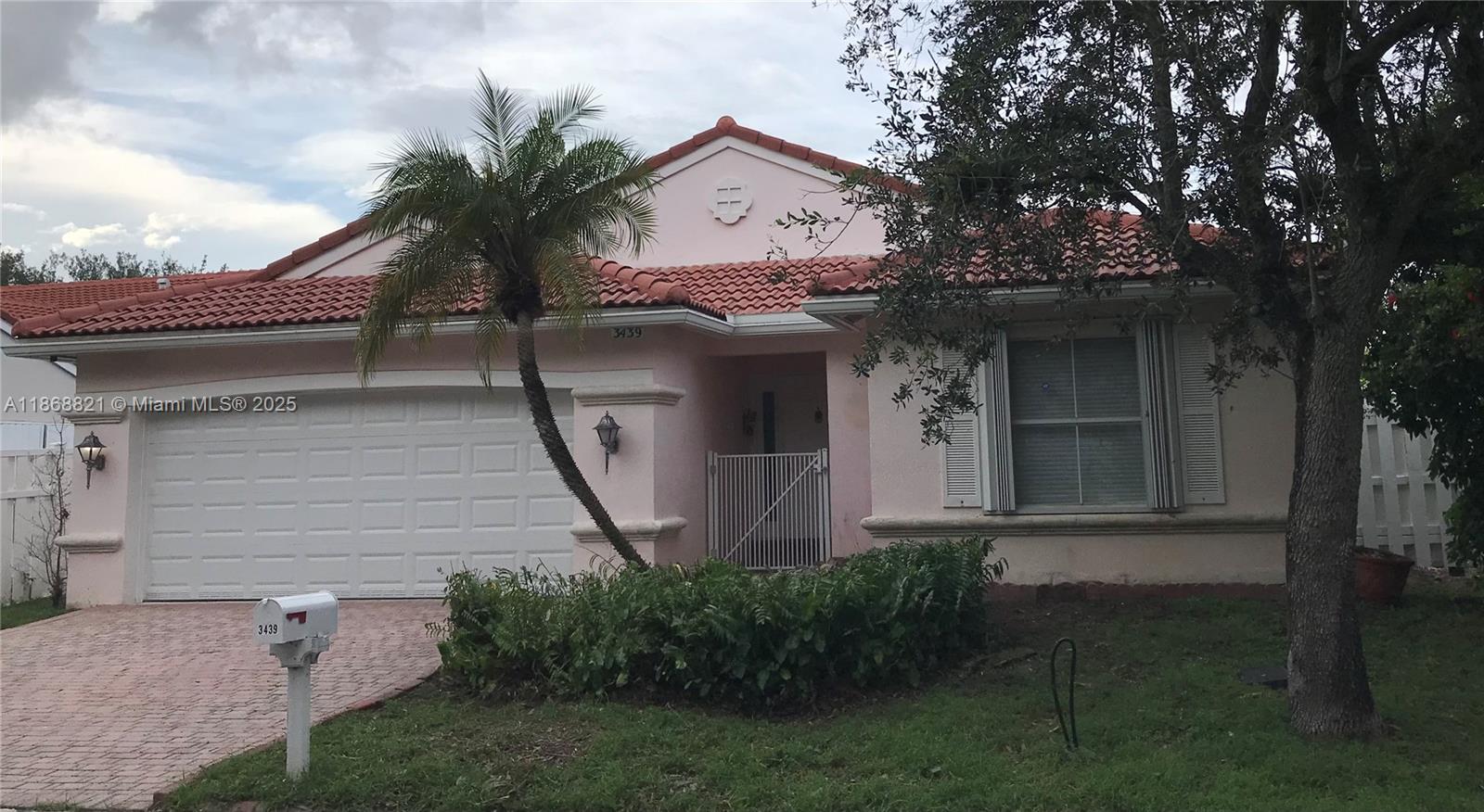 Hollywood, Florida, 33312, United States, 3 Bedrooms Bedrooms, ,2 BathroomsBathrooms,Residential,For Sale,1933088