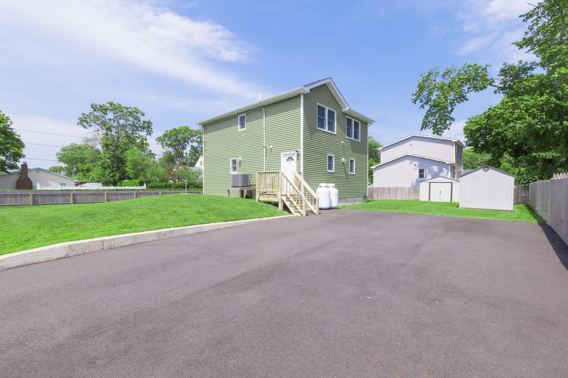 Shirley, New York, 11967, United States, 3 Bedrooms Bedrooms, ,2 BathroomsBathrooms,Residential,For Sale,1761697