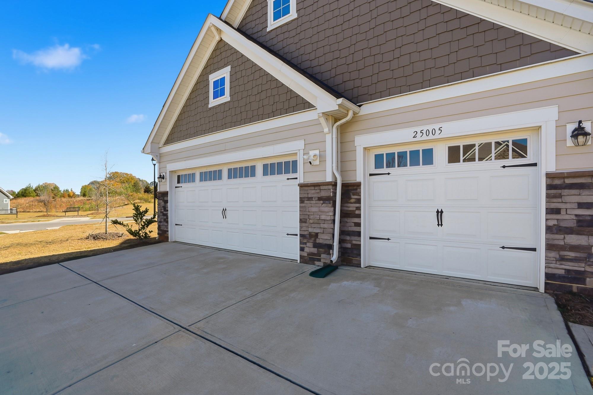 Huntersville, North Carolina, 28078, United States, 4 Bedrooms Bedrooms, ,4 BathroomsBathrooms,Residential,For Sale,1992464