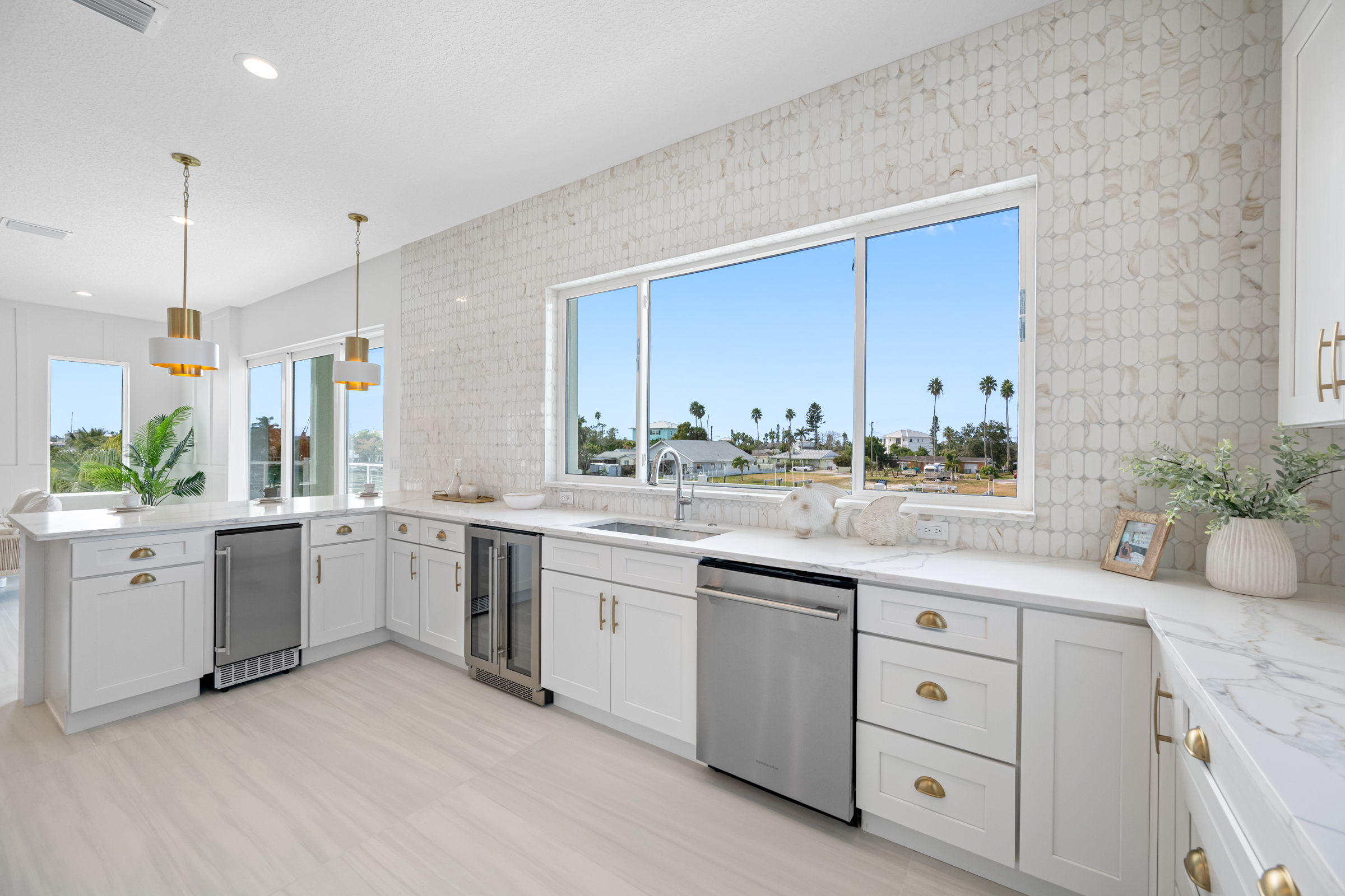 Madeira Beach, Florida, 33708, United States, 6 Bedrooms Bedrooms, ,6 BathroomsBathrooms,Residential,For Sale,1988521