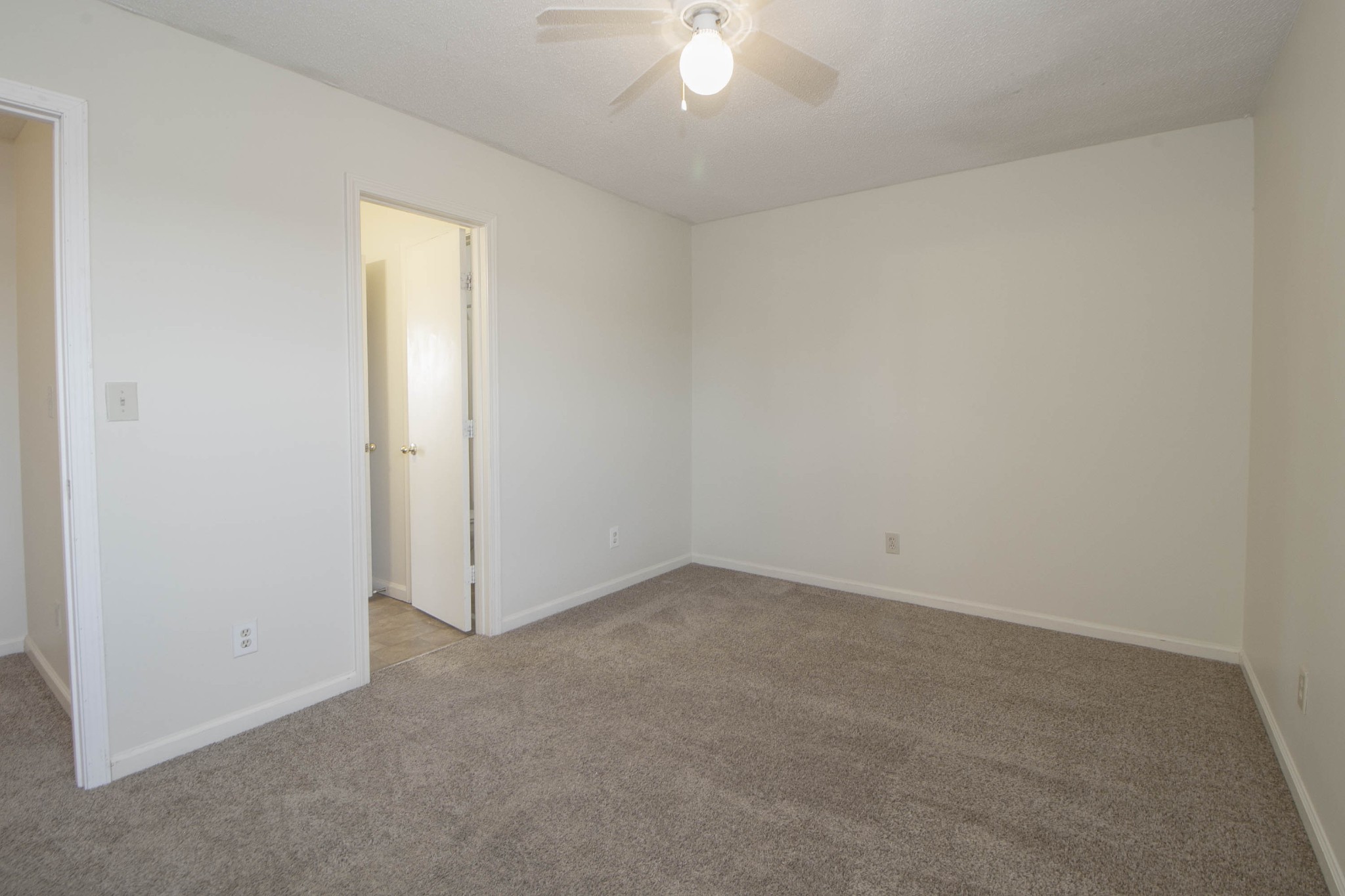 Clarksville, Tennessee, 37042, United States, ,Residential,For Sale,1943496