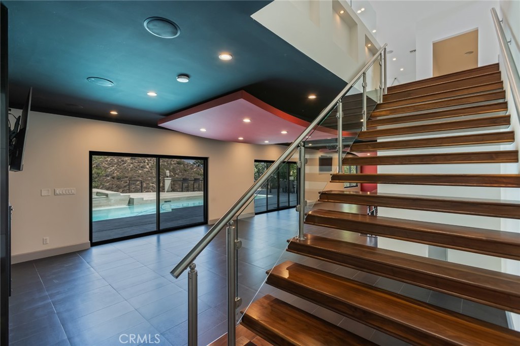Glendale, California, 91207, United States, 4 Bedrooms Bedrooms, ,5 BathroomsBathrooms,Residential,For Sale,1934698