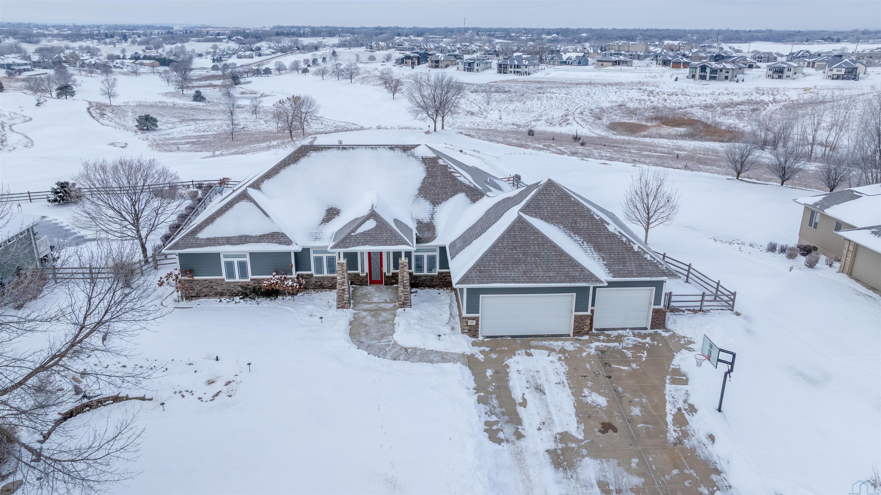 Sioux City, Iowa, 51106, United States, 5 Bedrooms Bedrooms, ,4 BathroomsBathrooms,Residential,For Sale,2002459