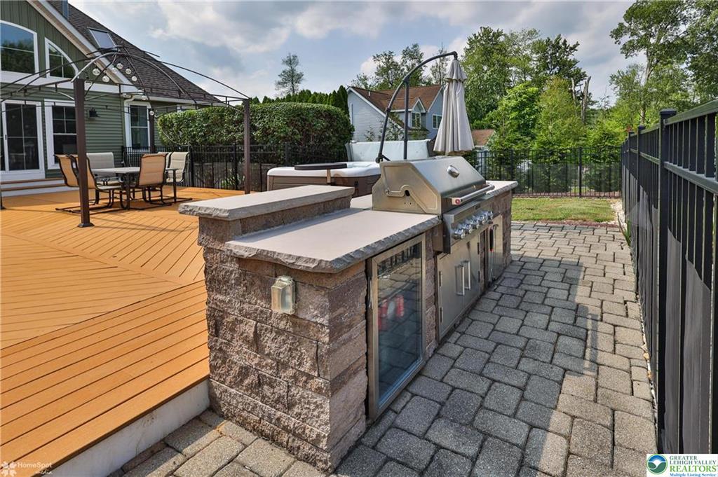 Stroudsburg, Pennsylvania, 18360-6926, United States, 7 Bedrooms Bedrooms, ,4 BathroomsBathrooms,Residential,For Sale,1904497