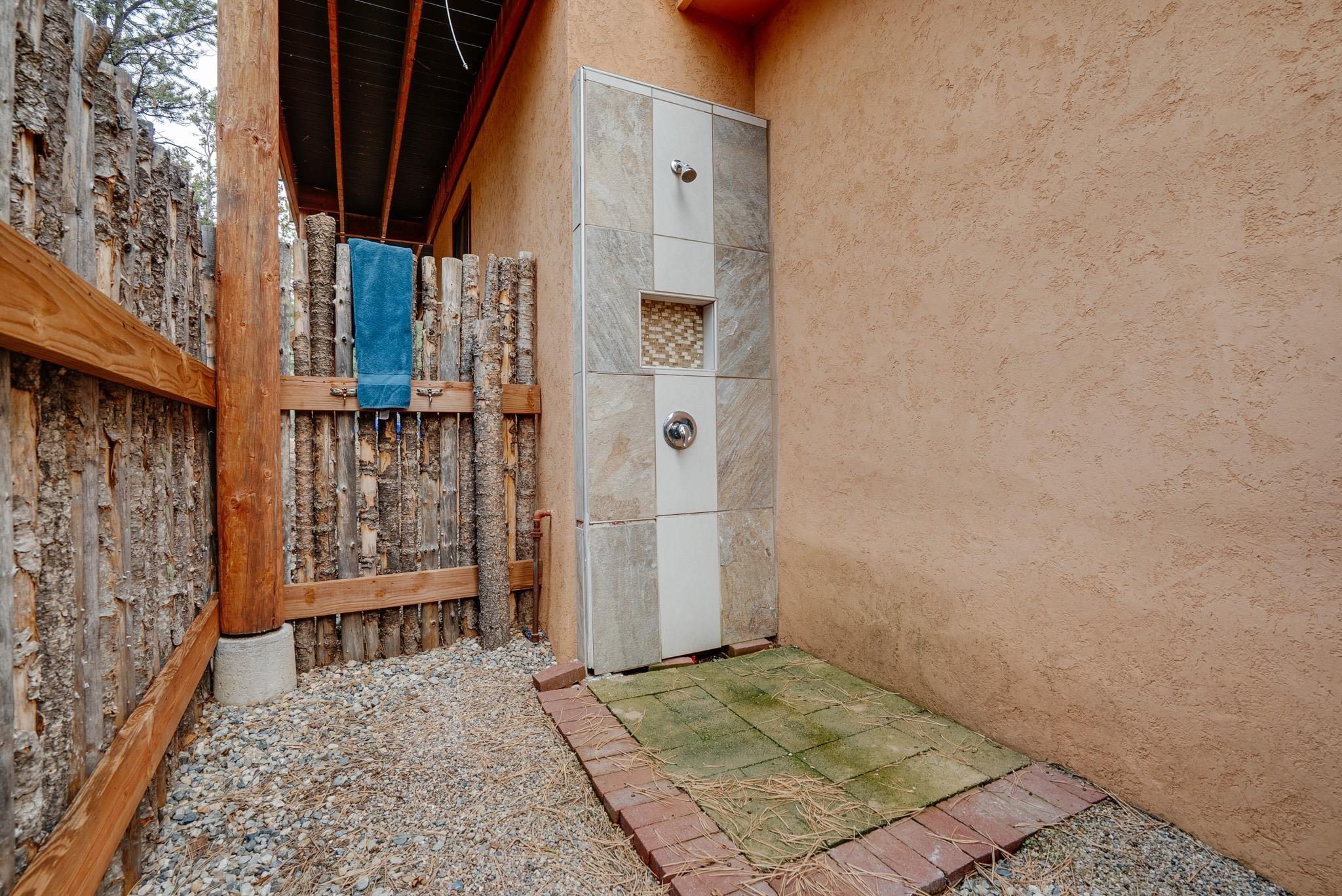 Valdez, New Mexico, 87580, United States, 3 Bedrooms Bedrooms, ,2 BathroomsBathrooms,Residential,For Sale,1972976