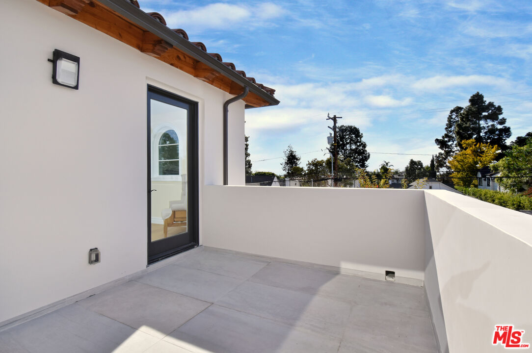 Santa Monica, California, 90402, United States, 5 Bedrooms Bedrooms, ,7 BathroomsBathrooms,Residential,For Sale,1838170