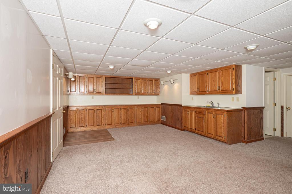 Reading, Pennsylvania, 19607, United States, 4 Bedrooms Bedrooms, ,4 BathroomsBathrooms,Residential,For Sale,1951295