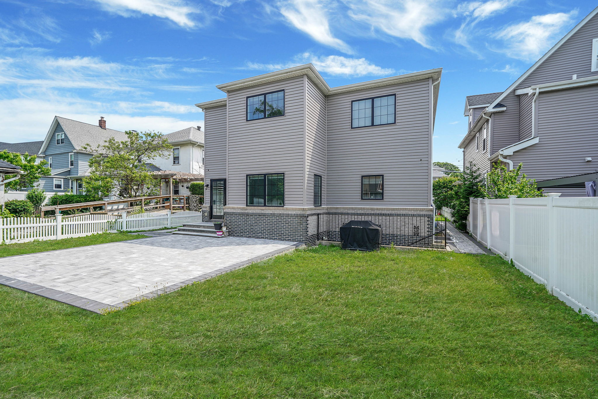 Cedarhurst, New York, 11516, United States, 5 Bedrooms Bedrooms, ,5 BathroomsBathrooms,Residential,For Sale,1851144