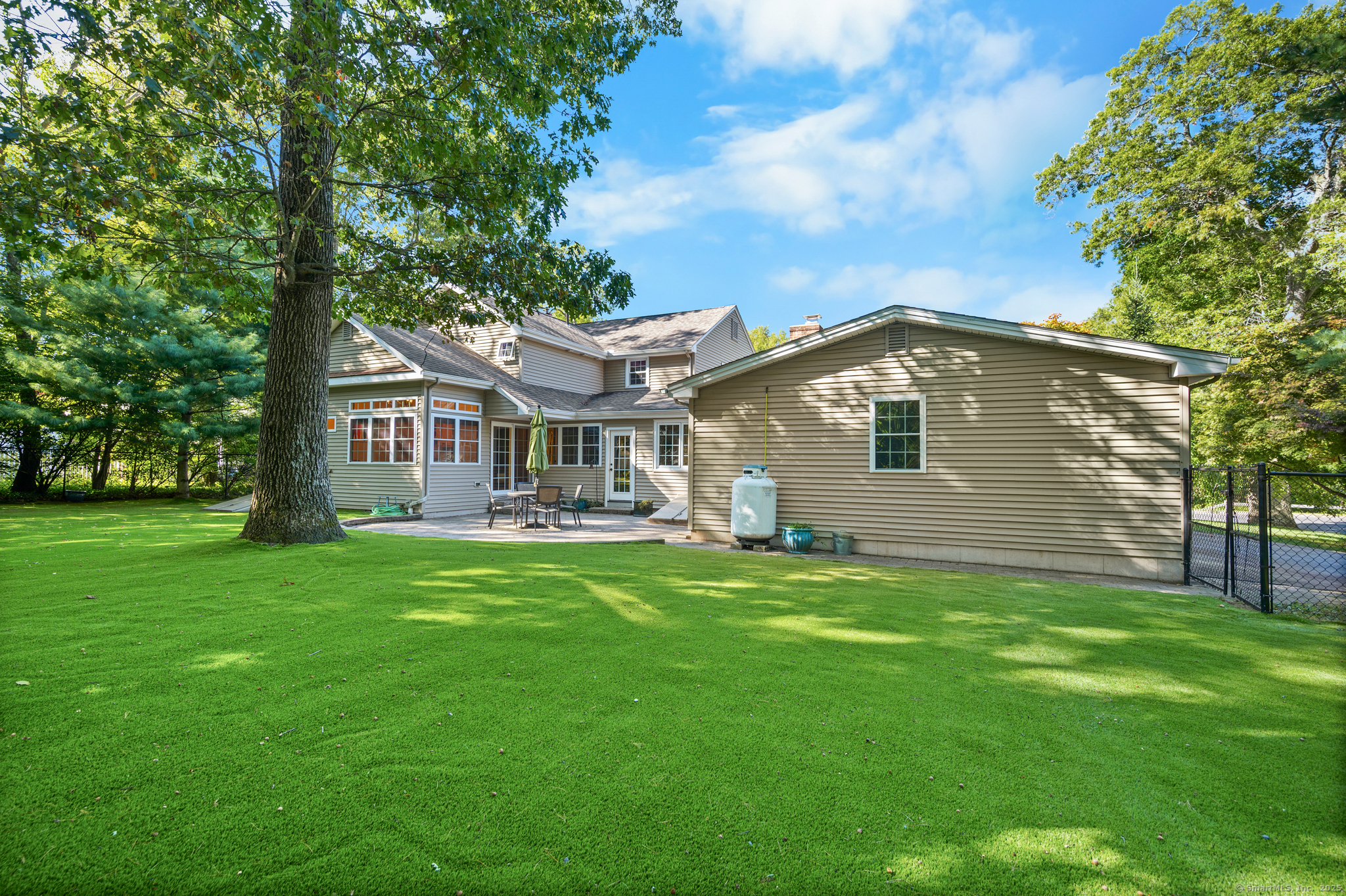 Manchester, Connecticut, 06040, United States, 4 Bedrooms Bedrooms, ,4 BathroomsBathrooms,Residential,For Sale,1988366