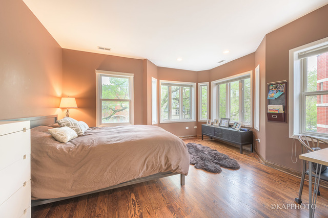 310 E 18th St, Chicago, Illinois, 60616, United States, 3 Bedrooms Bedrooms, ,4 BathroomsBathrooms,Residential,For Sale,310 E 18th St,1010356