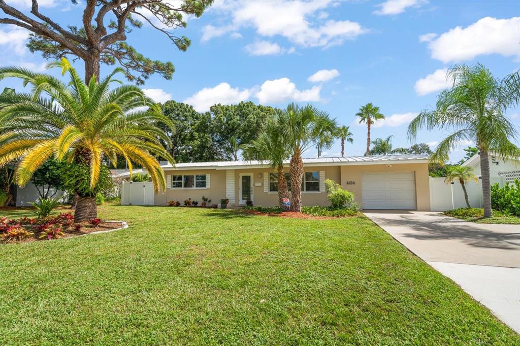 Belleair, Florida, 33756, United States, 2 Bedrooms Bedrooms, ,2 BathroomsBathrooms,Residential,For Sale,1988063