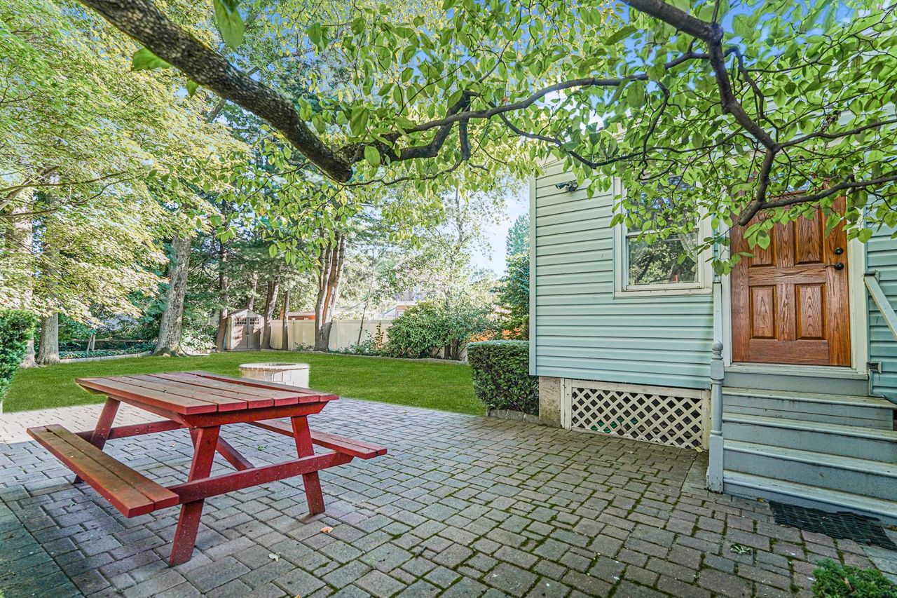 Staten Island, New York, 10302, United States, 5 Bedrooms Bedrooms, ,2 BathroomsBathrooms,Residential,For Sale,1914659