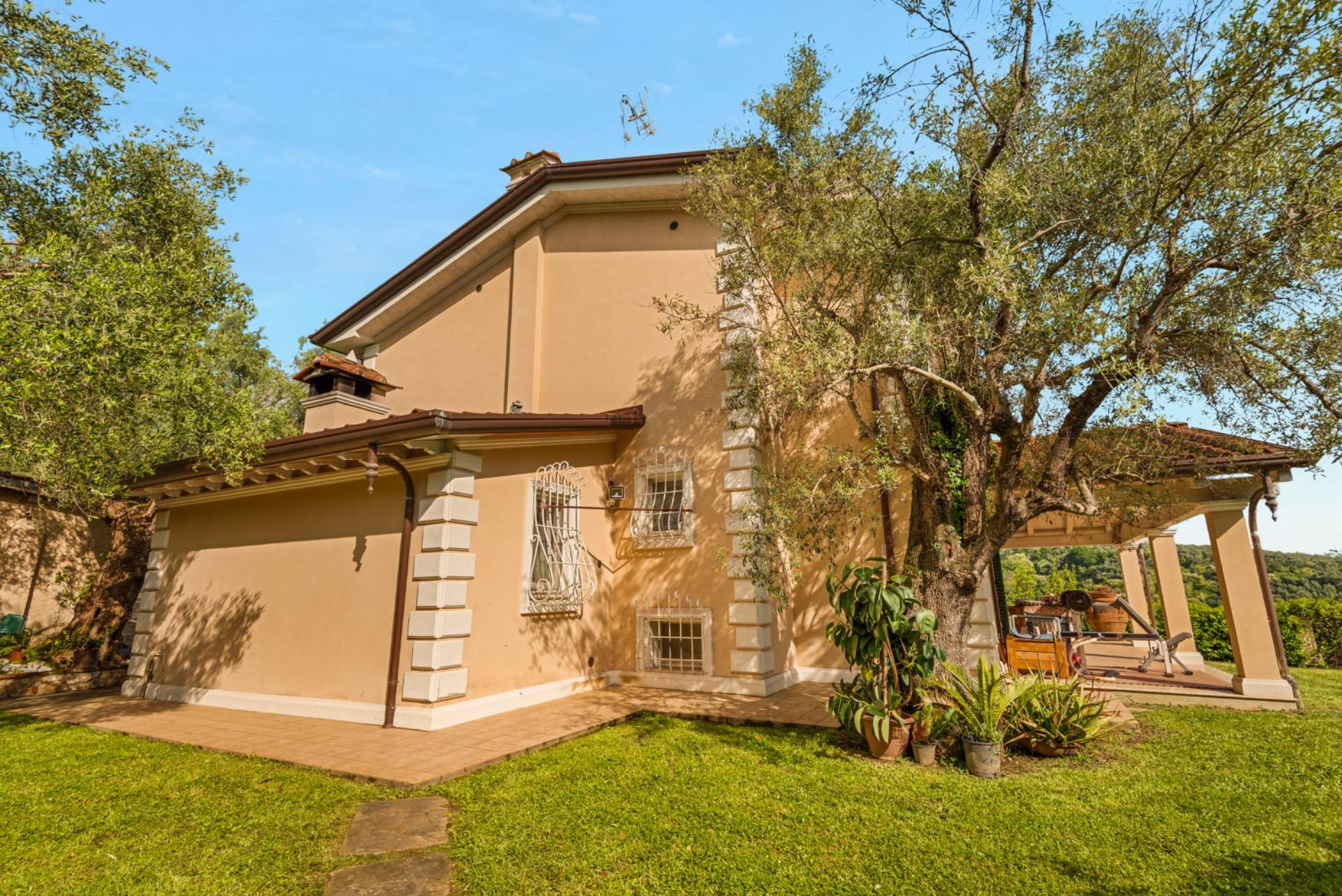 Pietrasanta, Lucca, 55045, IT, 3 Bedrooms Bedrooms, ,3 BathroomsBathrooms,Residential,For Sale,1903530