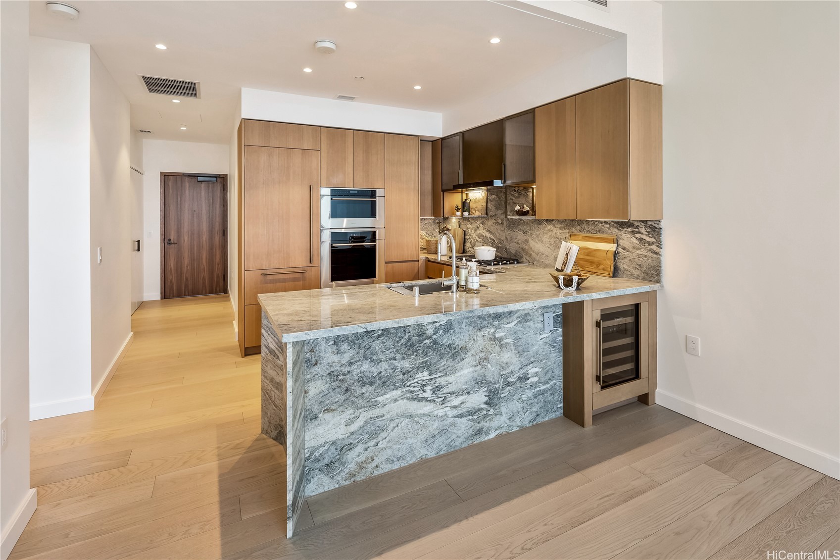 Honolulu, Hawaii, 96814, United States, 1 Bedroom Bedrooms, ,1 BathroomBathrooms,Residential,For Sale,1996229