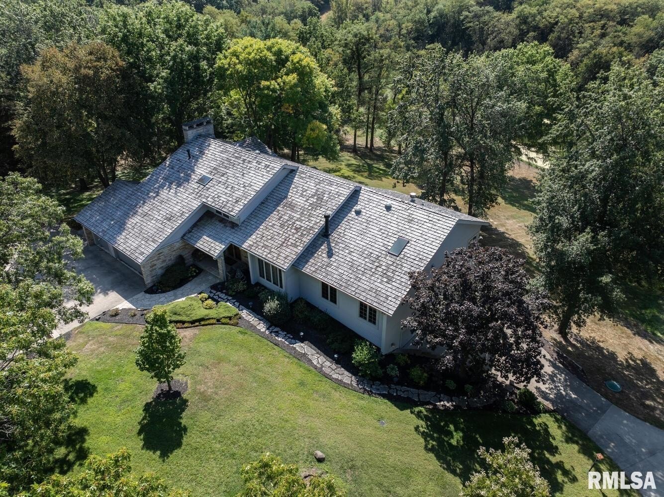 Macomb, Illinois, 61455, United States, 6 Bedrooms Bedrooms, ,5 BathroomsBathrooms,Residential,For Sale,1982236