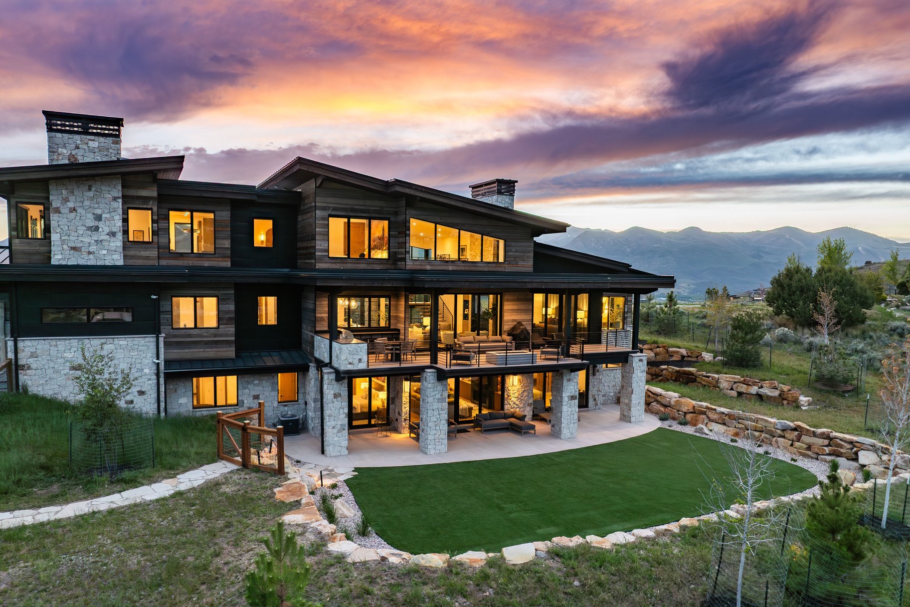 New Mountain Contemporary Home on Rare Double Lot with Timp Views - 物件實景