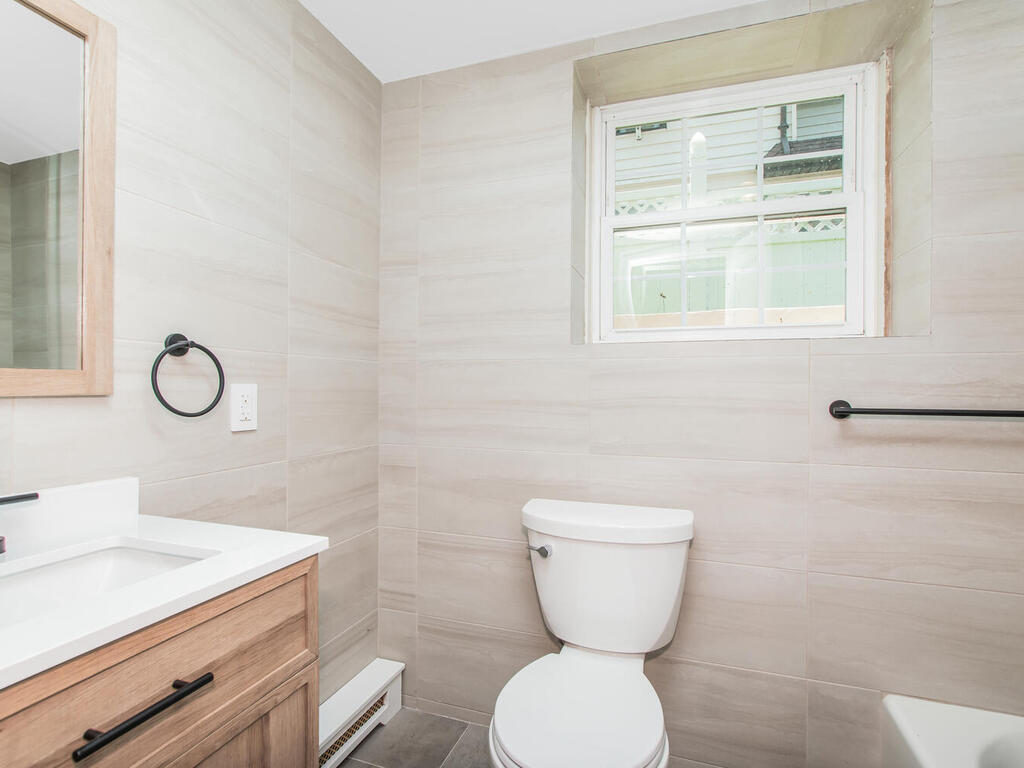 Yonkers, New York, 10701, United States, 6 Bedrooms Bedrooms, ,3 BathroomsBathrooms,Residential,For Sale,1904249
