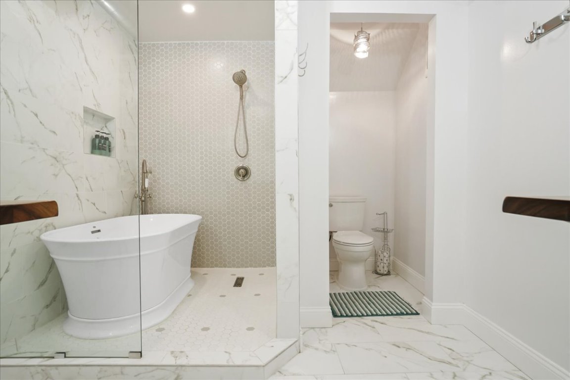 Point Venture, Texas, 78645, United States, 5 Bedrooms Bedrooms, ,4 BathroomsBathrooms,Residential,For Sale,1840855