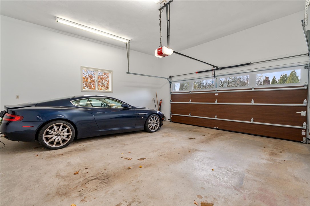 Cranston, Rhode Island, 02920, United States, 3 Bedrooms Bedrooms, ,4 BathroomsBathrooms,Residential,For Sale,1993261