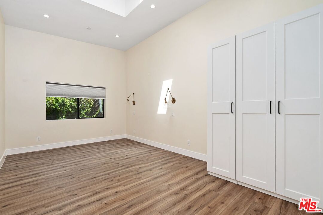 Woodland Hills, California, 91367, United States, 5 Bedrooms Bedrooms, ,3 BathroomsBathrooms,Residential,For Sale,1925987