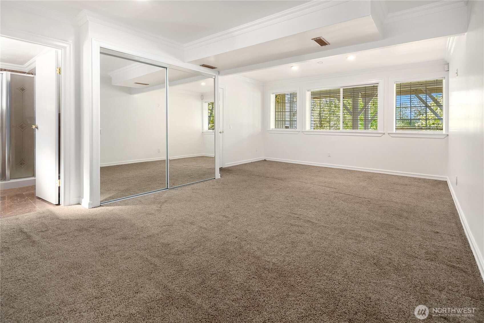 Kirkland, Washington, 98033, United States, 4 Bedrooms Bedrooms, ,2 BathroomsBathrooms,Residential,For Sale,1938855