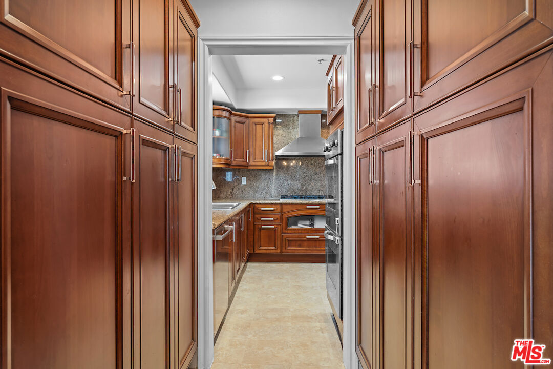 Los Angeles, California, 90049, United States, 3 Bedrooms Bedrooms, ,3 BathroomsBathrooms,Residential,For Sale,1885770